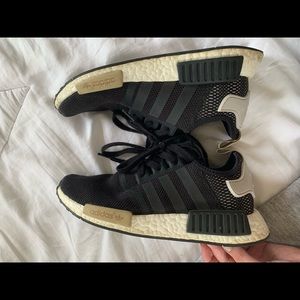 black adidas nmd